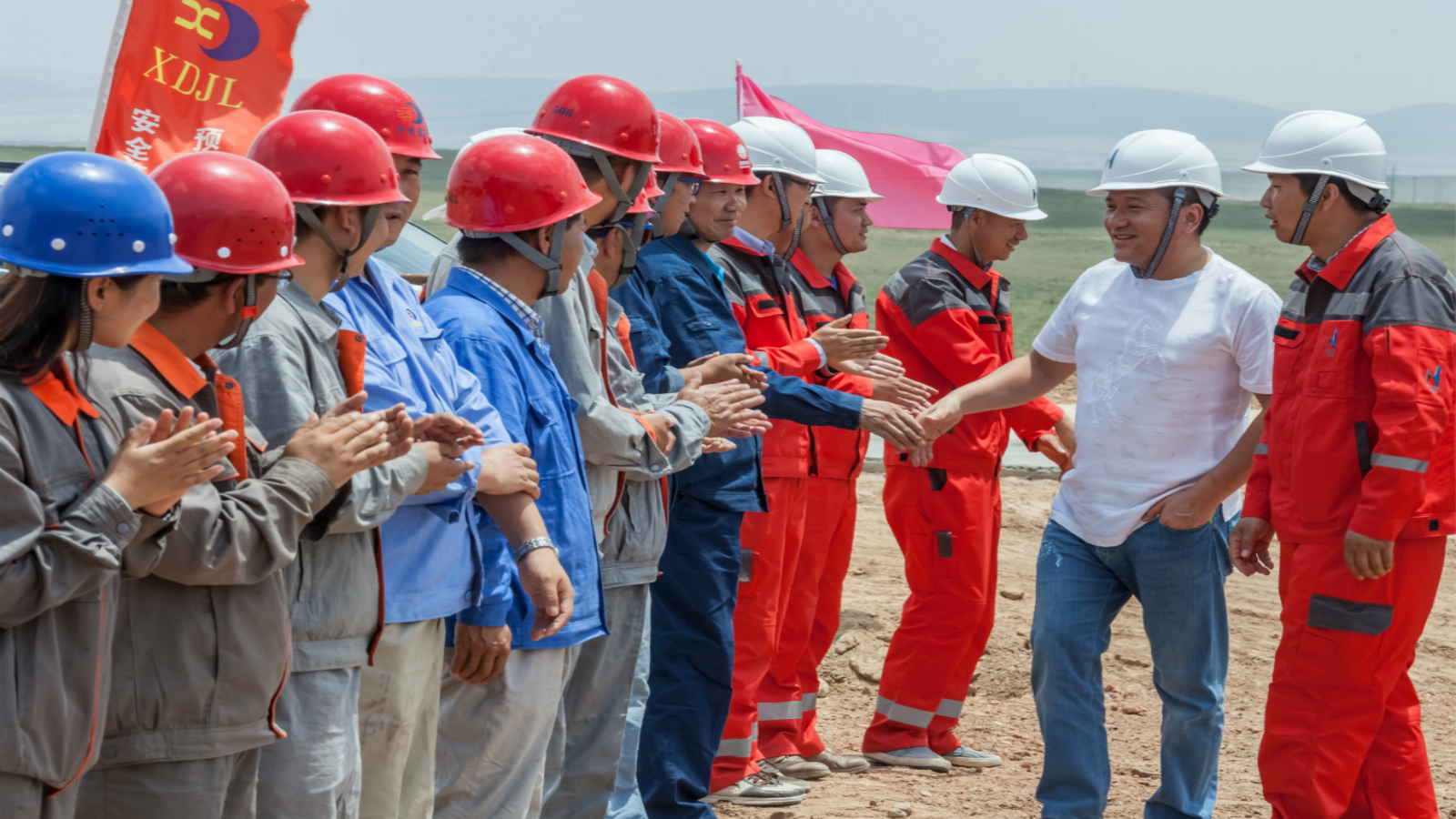 The Chairman of Hanas Group Mr. Ma Fuqiang led a visit to Ningxia Yanchi Dashuikeng 300MW Wind Power Project and he stressed that we must focus on project quality and environmental friendly.