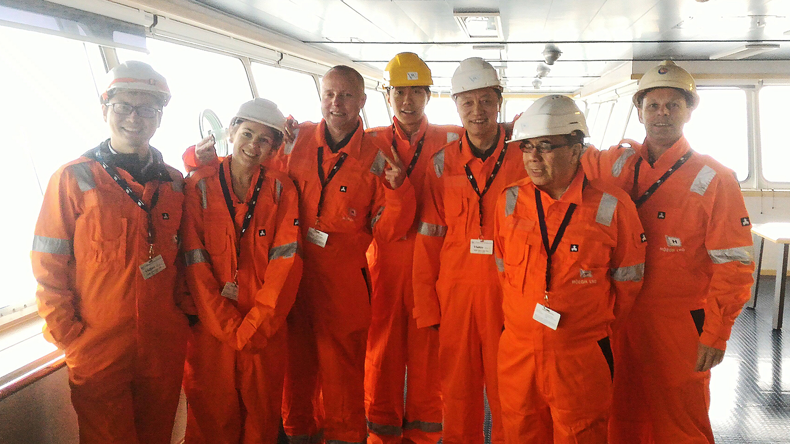 哈纳斯高层代表团参观“Cape Ann”号浮式LNG储存船及LNG接收站的再气化装置