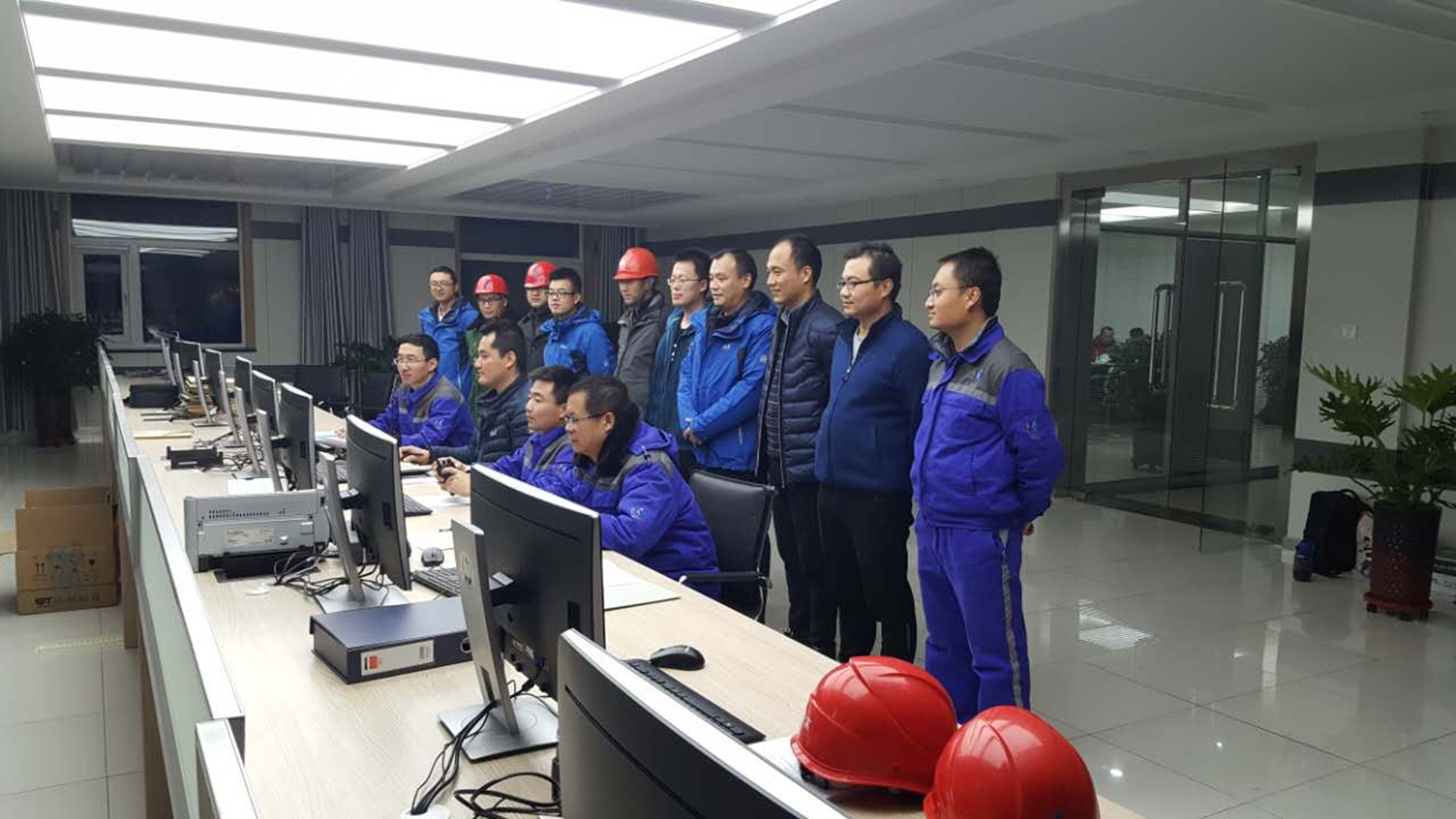 内蒙古阿左旗哈纳斯200MW风电项目一期工程 首台机组正式并网发电